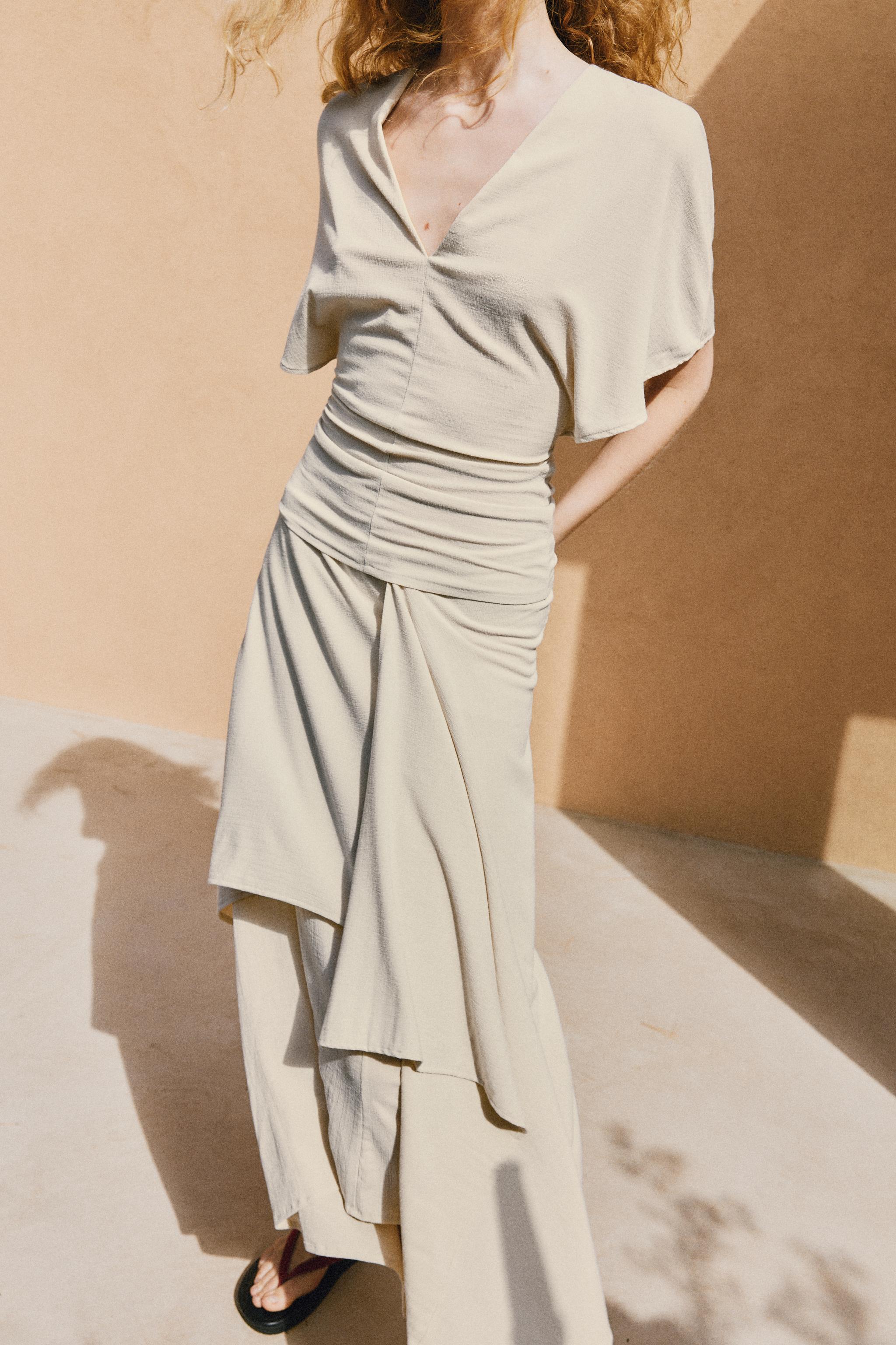 FLOWY ASYMMETRIC SKIRT